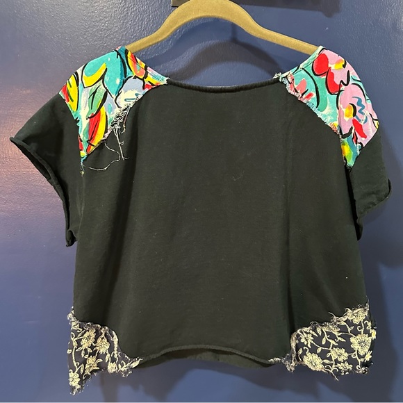 Urban Outfitters Cropped Short a Sleeve Top Medium - Picture 3 of 5